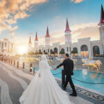 Planifier un mariage mémorable et unique est le rêve de tout couple. Cet article explore 10 idées originales pour vous assurer que votre mariage ne ressemble à aucun autre. Des choix de lieux atypiques aux invitations créatives, en passant par des animations surprenantes et des éléments décoratifs inattendus, chaque suggestion est conçue pour ajouter une touche personnelle et inoubliable à votre cérémonie. Préparez-vous à découvrir des façons innovantes de célébrer votre union, qui marqueront les esprits et créeront des souvenirs impérissables pour vous et vos invités.